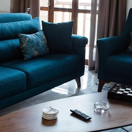 Luxurious Homes In קיירניה