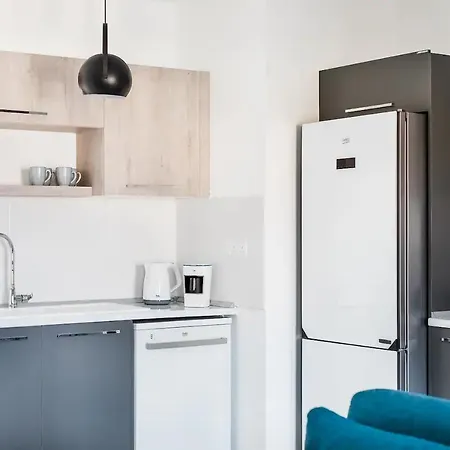 Luxurious Homes In קיירניה